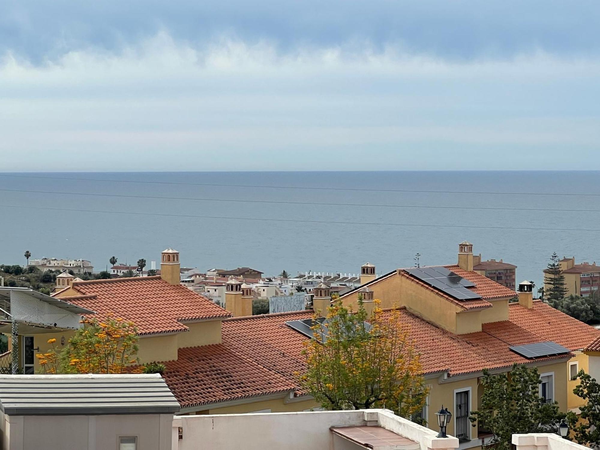 Atico Vistas Al Mar Golf ,Piscina Y Parking Albatros 2 Lägenhet Rincón de la Victoria Exteriör bild